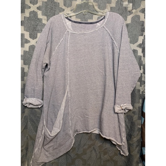 Calvin Klein Sweater - Picture 2 of 3